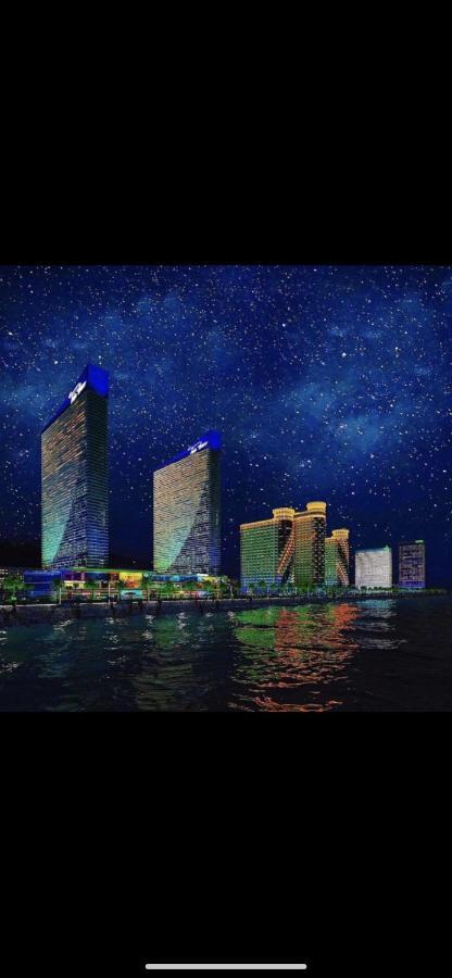 Panorama Aparthotel Orbi City Batumi Exterior foto